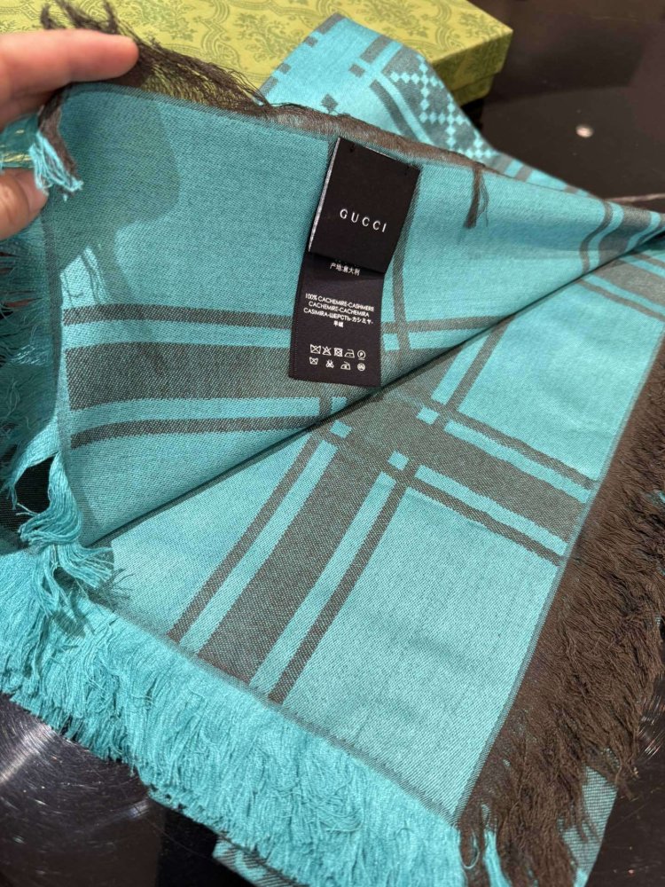 Scarf of silks and cashmere 140х140 cm фото 2