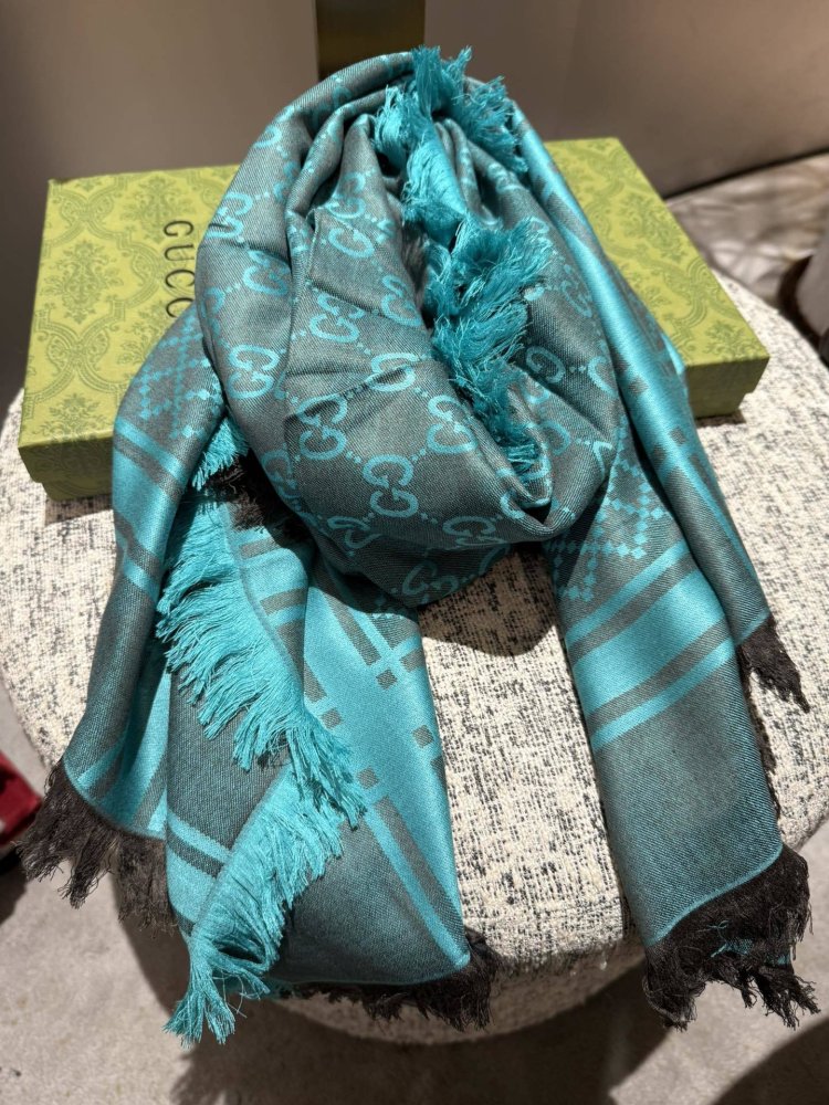 Scarf of silks and cashmere 140х140 cm фото 5