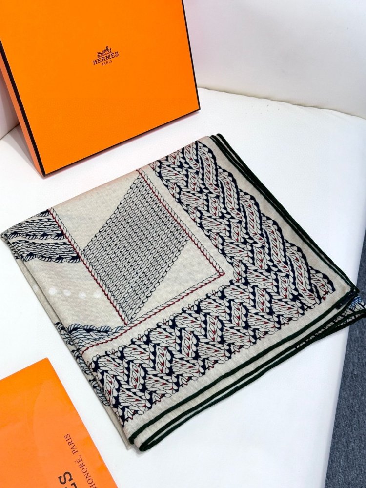 Шарф из шелка и кашемира 140x140 см