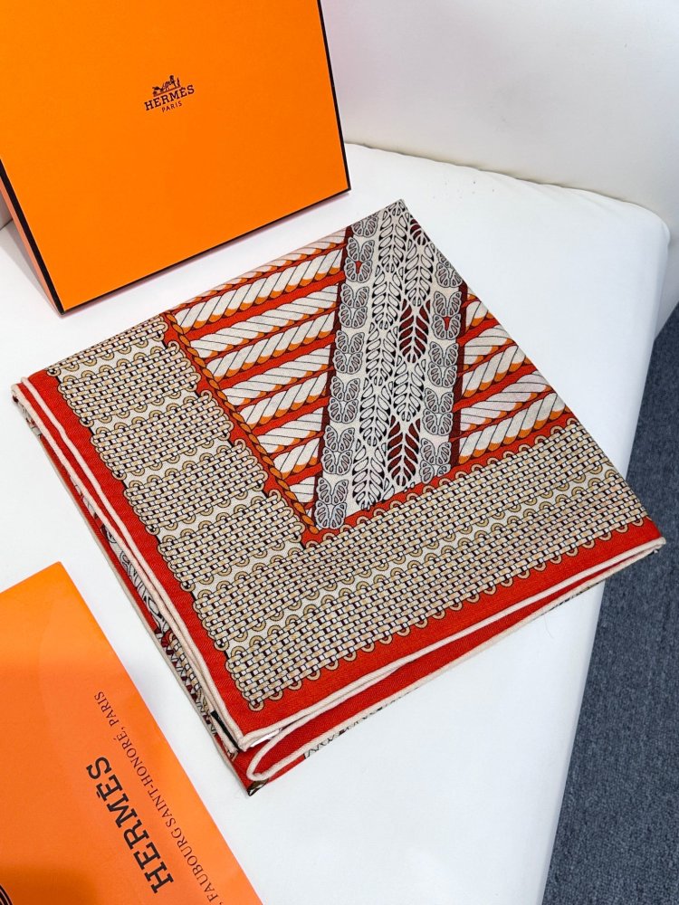 Шарф из шелка и кашемира 140x140 см