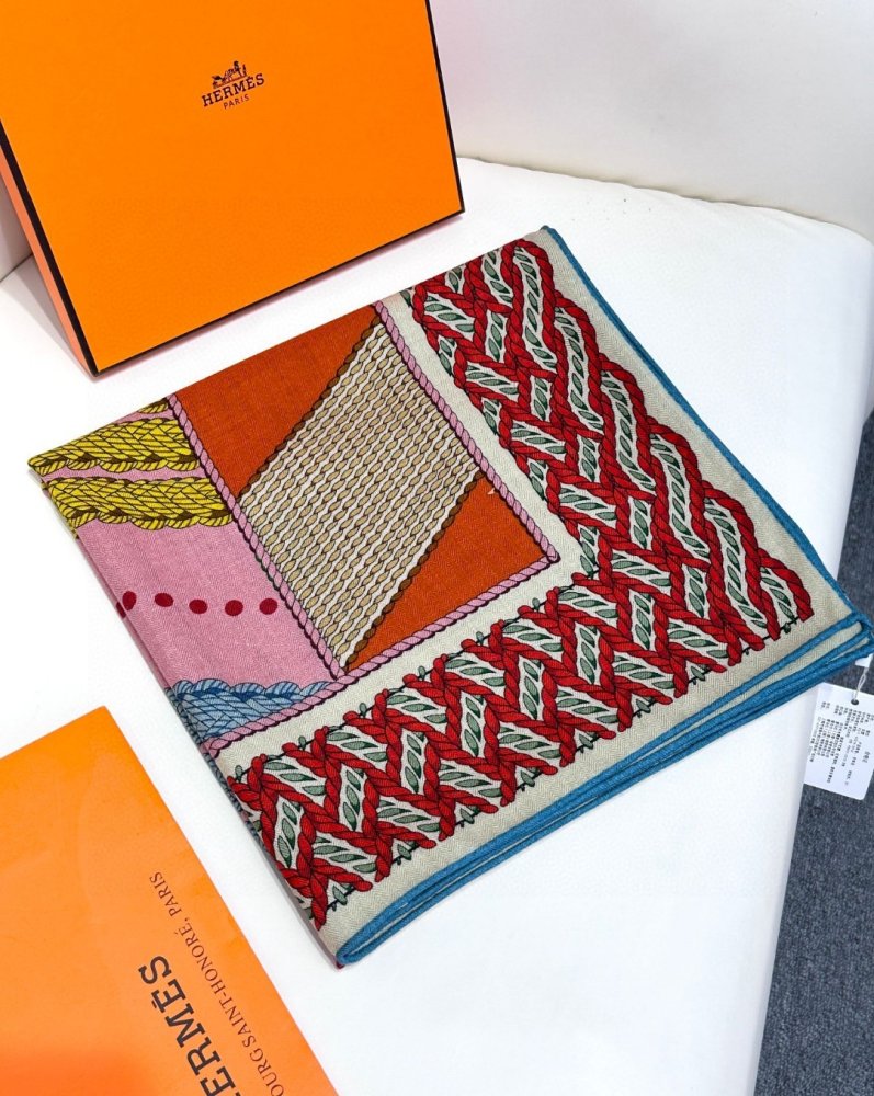 Шарф из шелка и кашемира 140x140 см