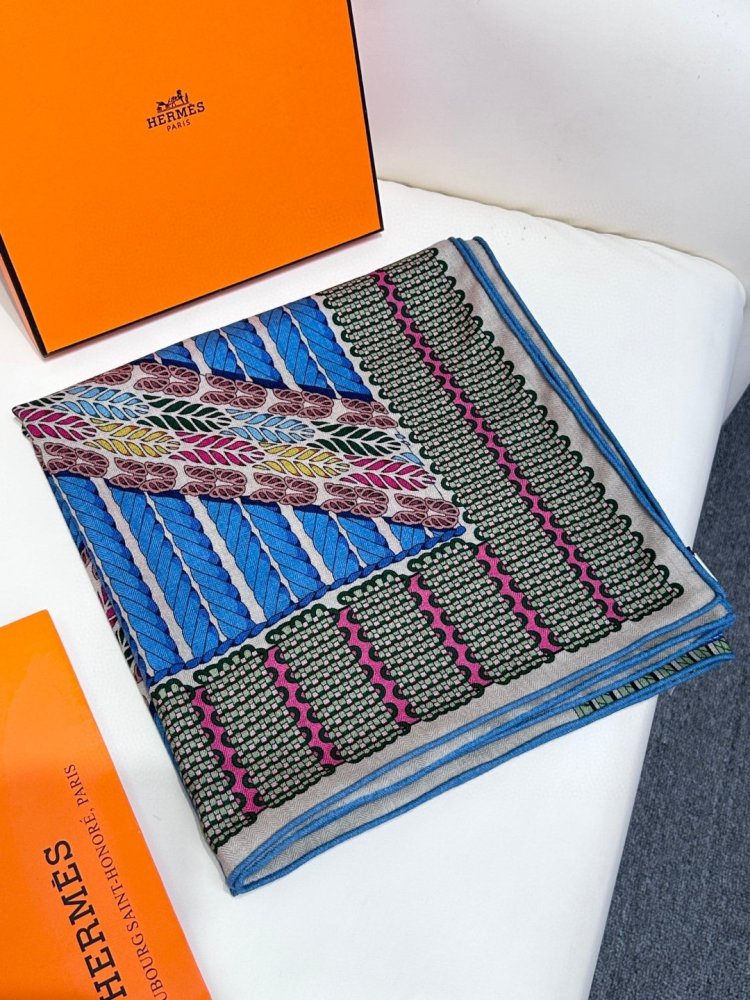 Шарф из шелка и кашемира 140x140 см