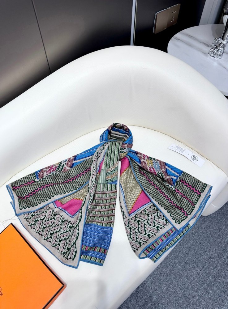 Шарф из шелка и кашемира 140x140 см фото 2