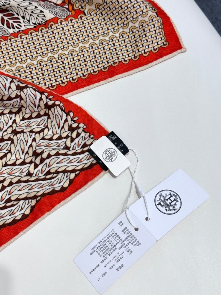 Шарф из шелка и кашемира 140x140 см фото 6