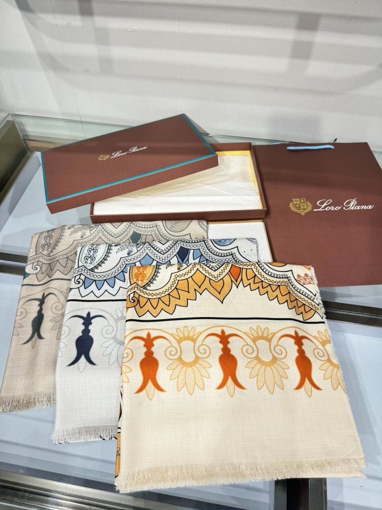 Шарф з шерски і шовку 140 x 140 см фото 2