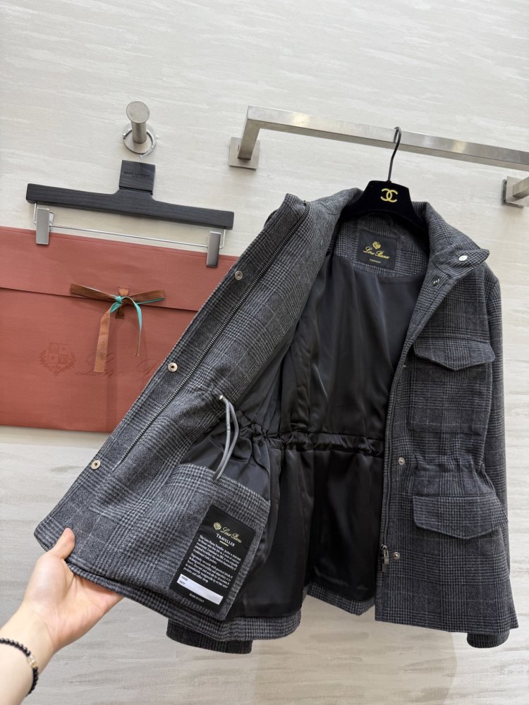 Шерстяная клетчатая куртка с капюшоном фото 6