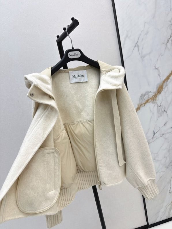 Вовняна коротка куртка з капюшоном фото 2