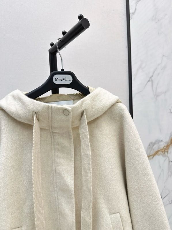 Вовняна коротка куртка з капюшоном фото 3