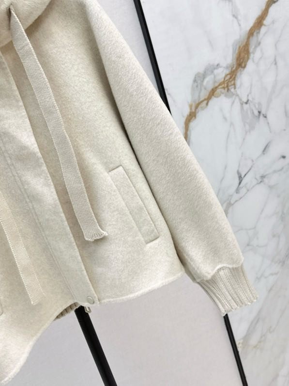 Вовняна коротка куртка з капюшоном фото 5