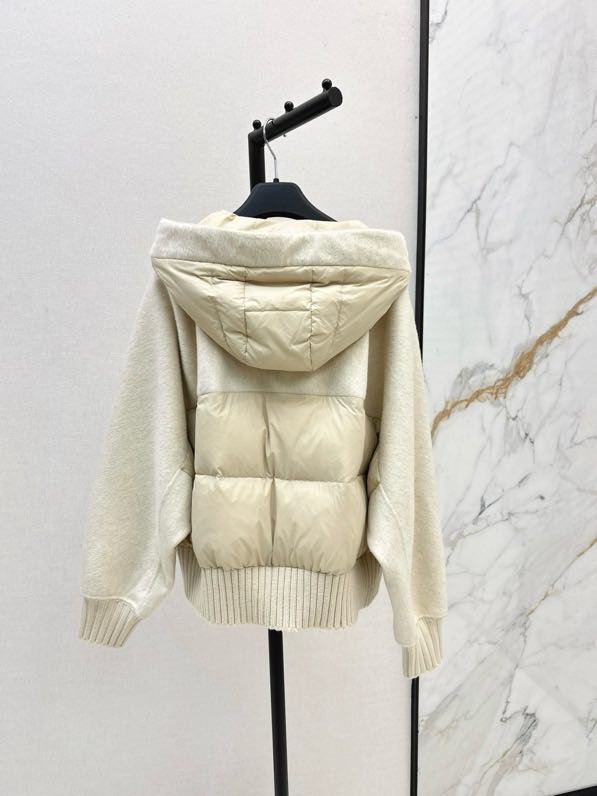 Вовняна коротка куртка з капюшоном фото 6