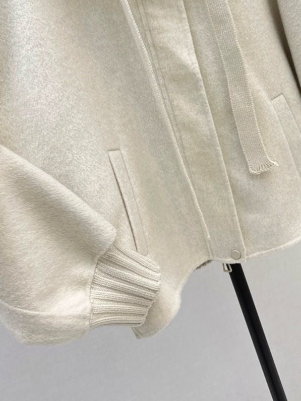 Вовняна коротка куртка з капюшоном фото 7