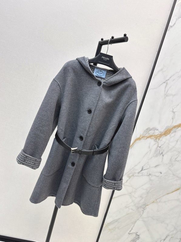 Вовняне пальто з капюшоном і поясом фото 6