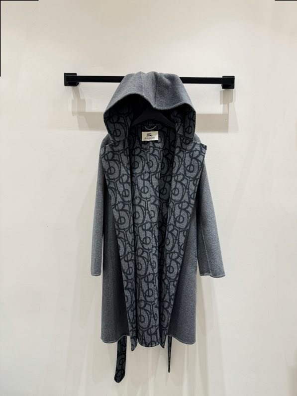 Шерстяное пальто с капюшоном