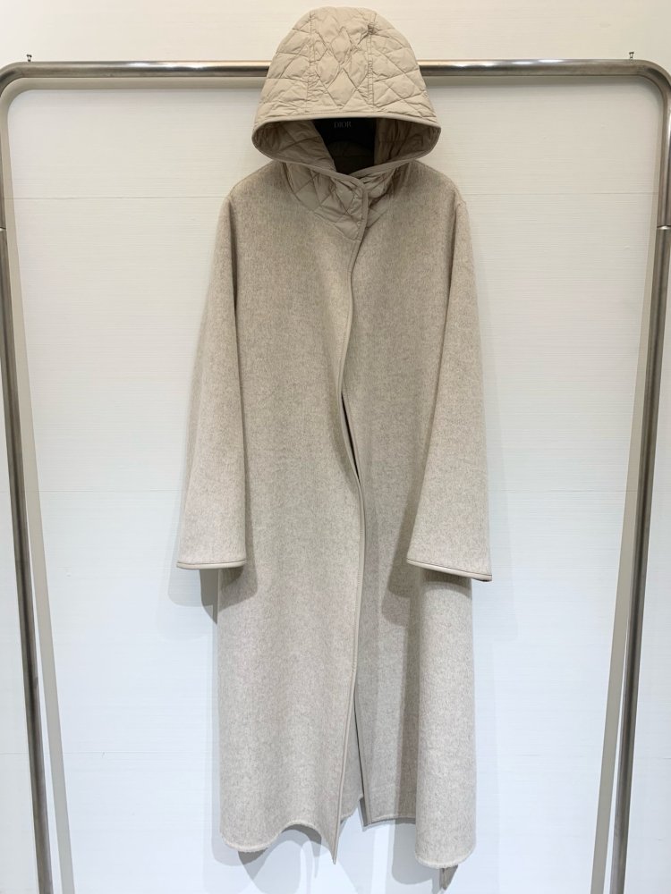 Шерстяное пальто с капюшоном