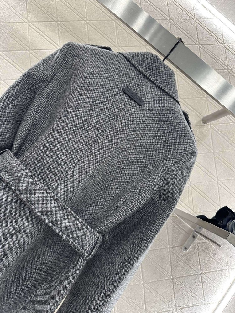 Вовняне пальто з лацканами і поясом фото 4