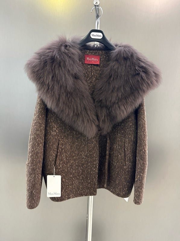 Вовняне пальто з коміром з лисячого хутра