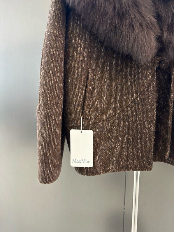 Вовняне пальто з коміром з лисячого хутра фото 3