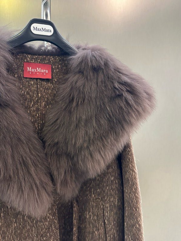 Вовняне пальто з коміром з лисячого хутра фото 4