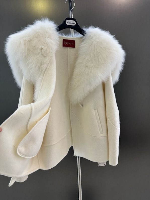 Вовняне пальто з коміром з лисячого хутра фото 5