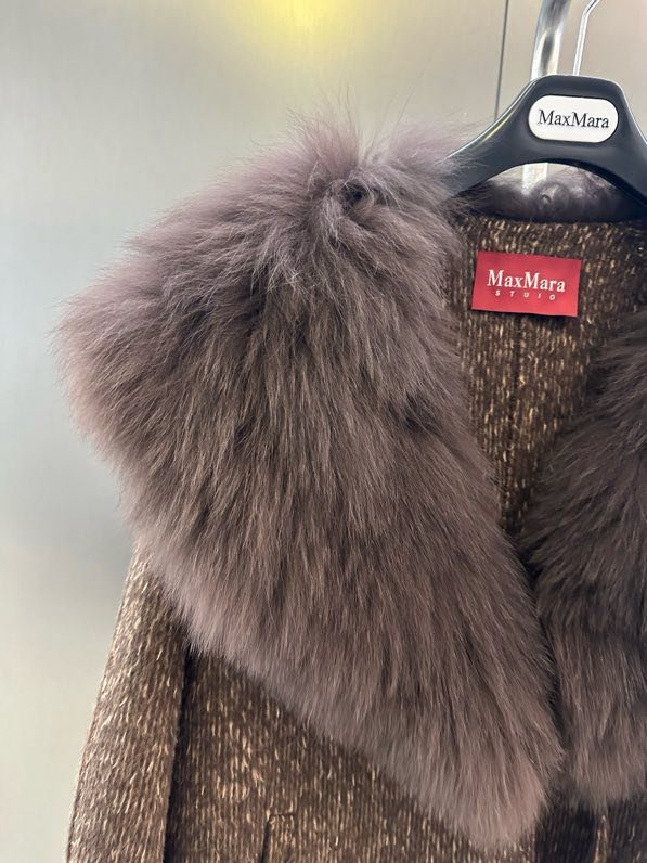 Вовняне пальто з коміром з лисячого хутра фото 5