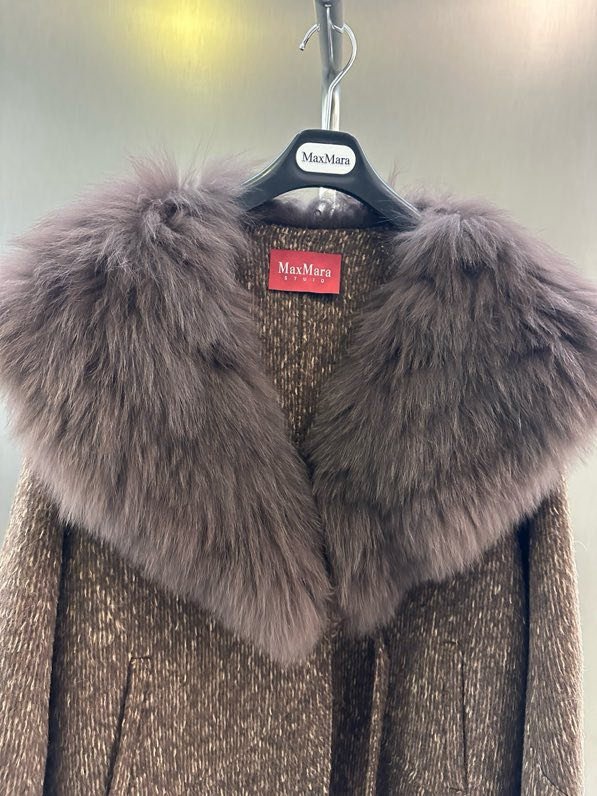 Вовняне пальто з коміром з лисячого хутра фото 6