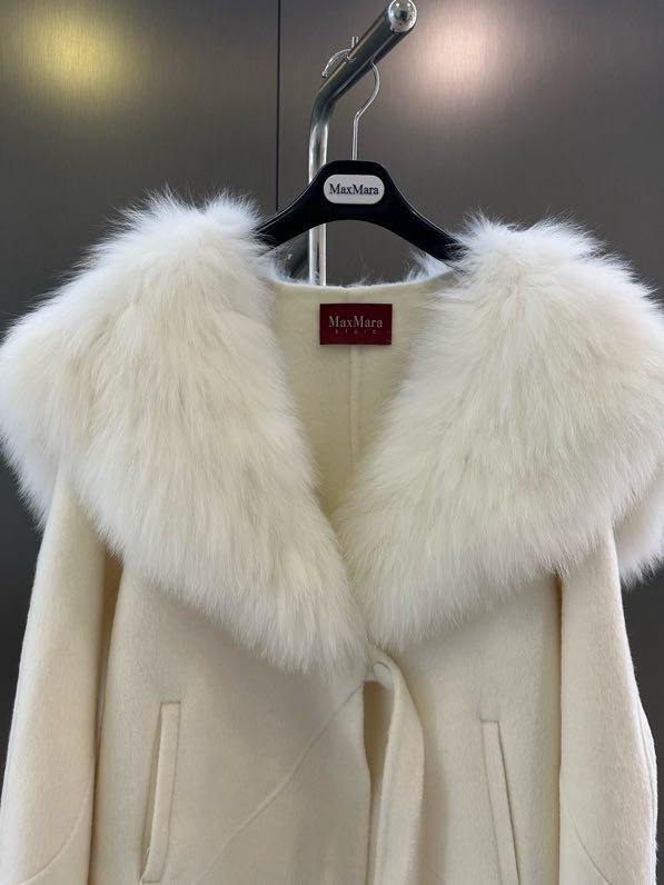 Вовняне пальто з коміром з лисячого хутра фото 8