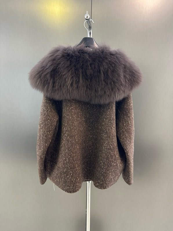 Вовняне пальто з коміром з лисячого хутра фото 9