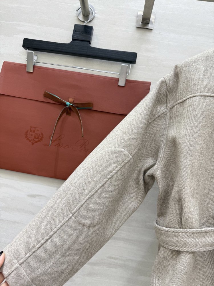 Вовняне пальто фото 5