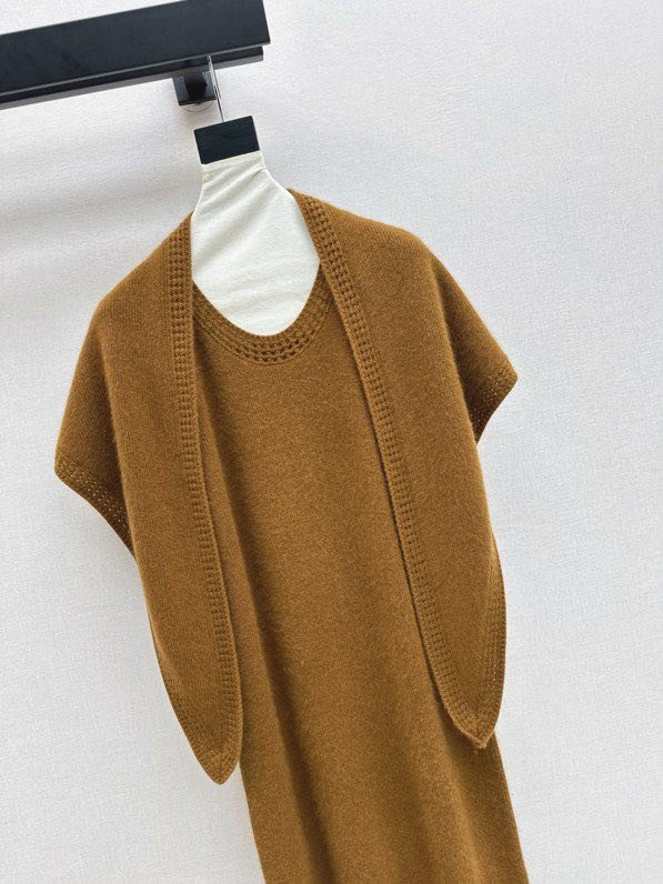 Шерстяное платье без рукавов с шалью фото 6