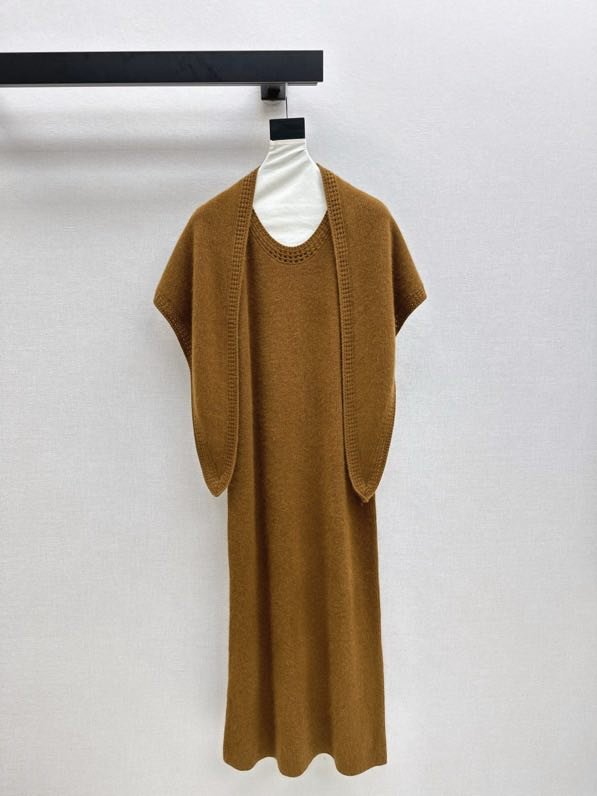 Шерстяное платье без рукавов с шалью фото 7