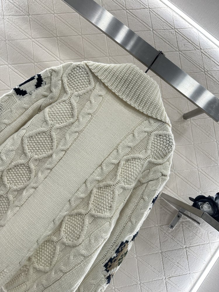 Woolen cardigan on lightning фото 4