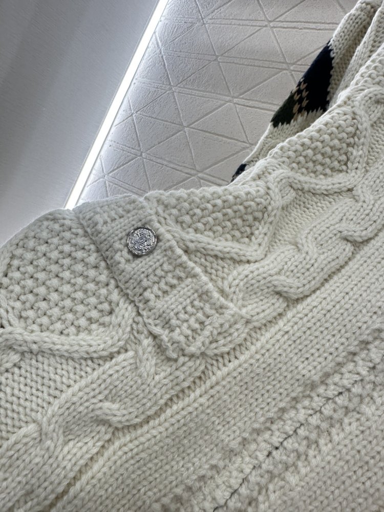 Woolen cardigan on lightning фото 8