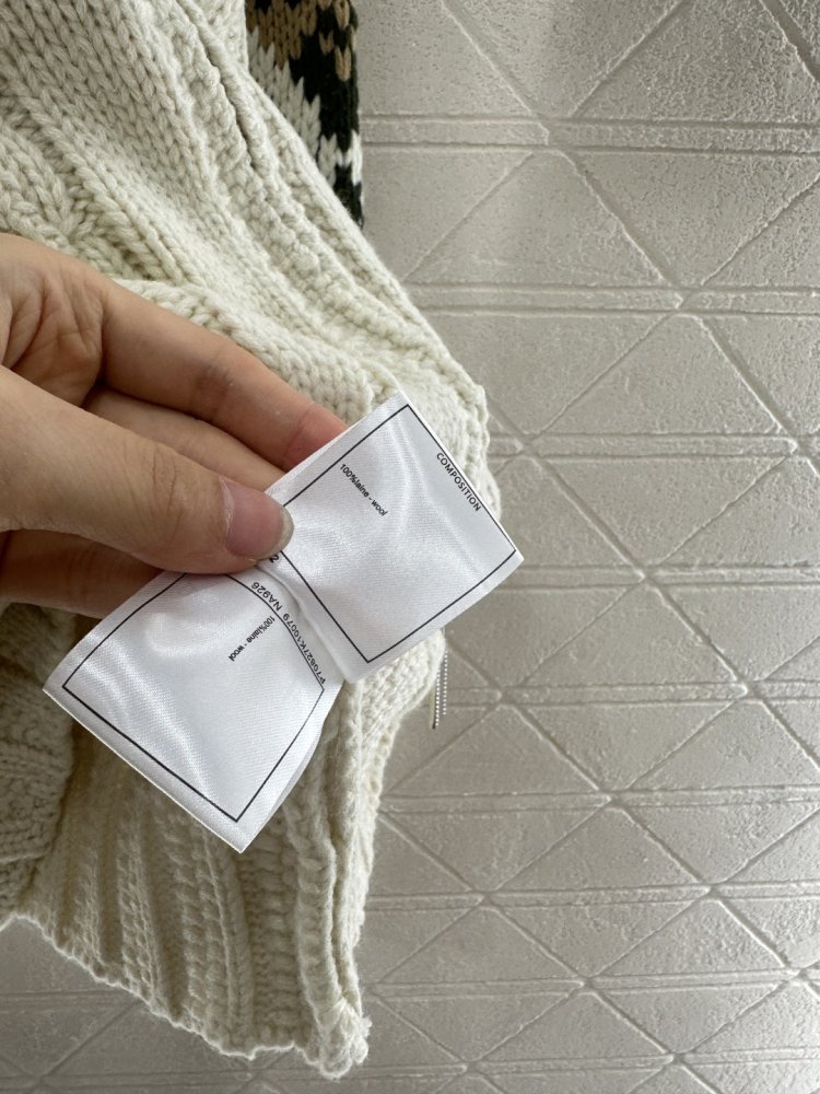 Woolen cardigan on lightning фото 9