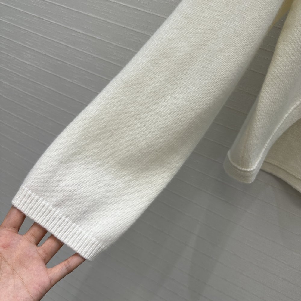 Woolen cardigan фото 5