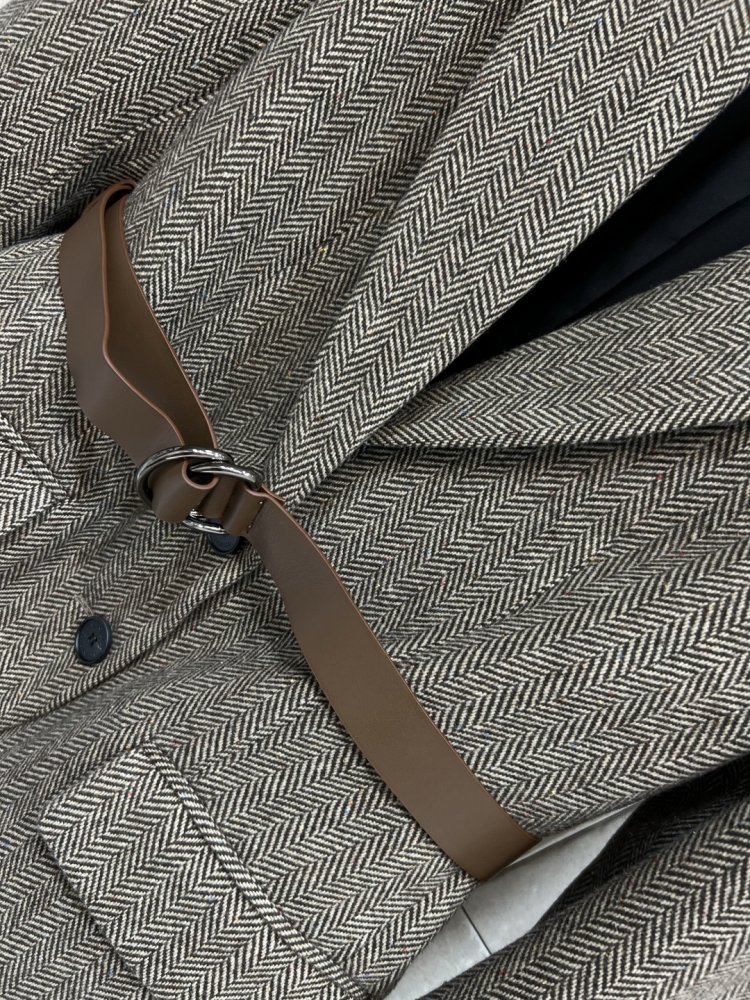 Шерстяной клетчатый блейзер с контрастными рукавами женский фото 3