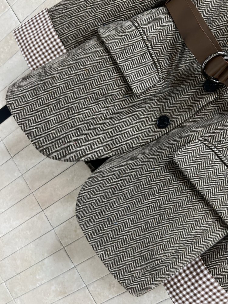 Шерстяной клетчатый блейзер с контрастными рукавами женский фото 4