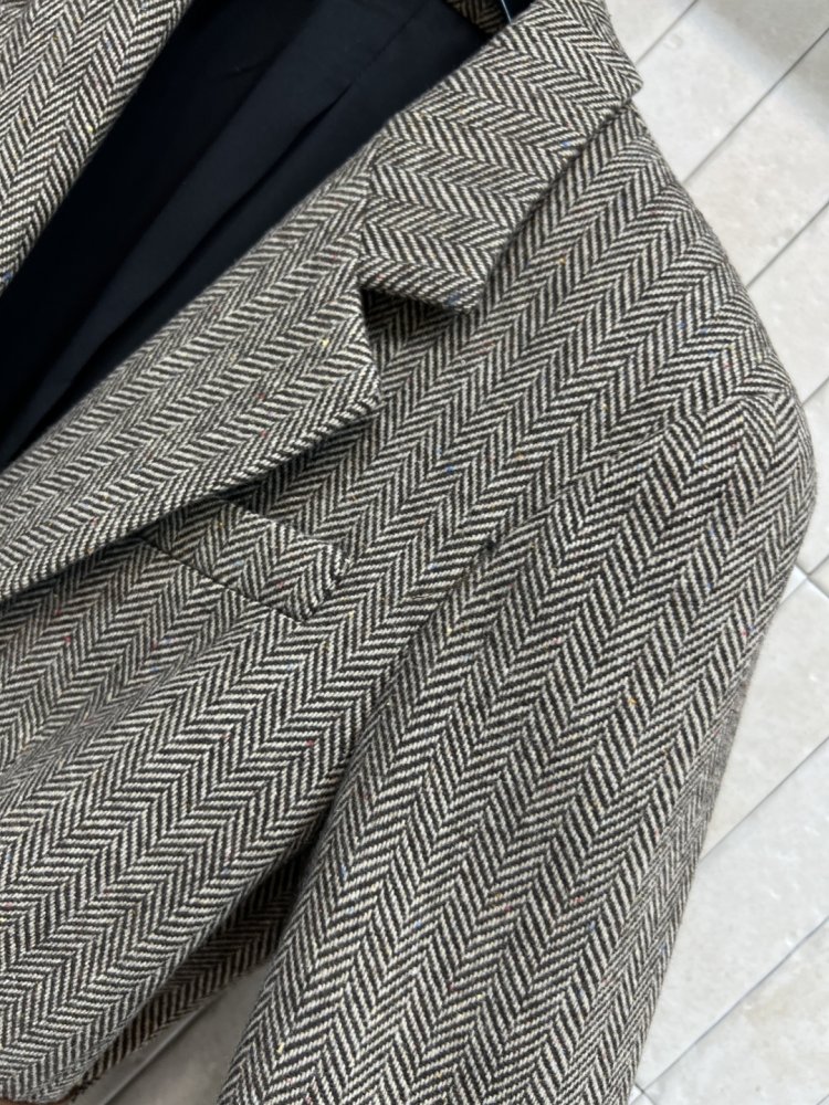 Шерстяной клетчатый блейзер с контрастными рукавами женский фото 5