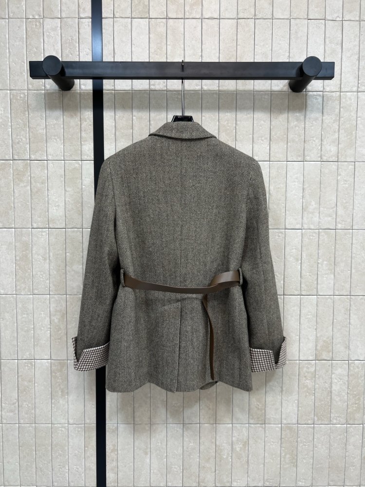 Шерстяной клетчатый блейзер с контрастными рукавами женский фото 7