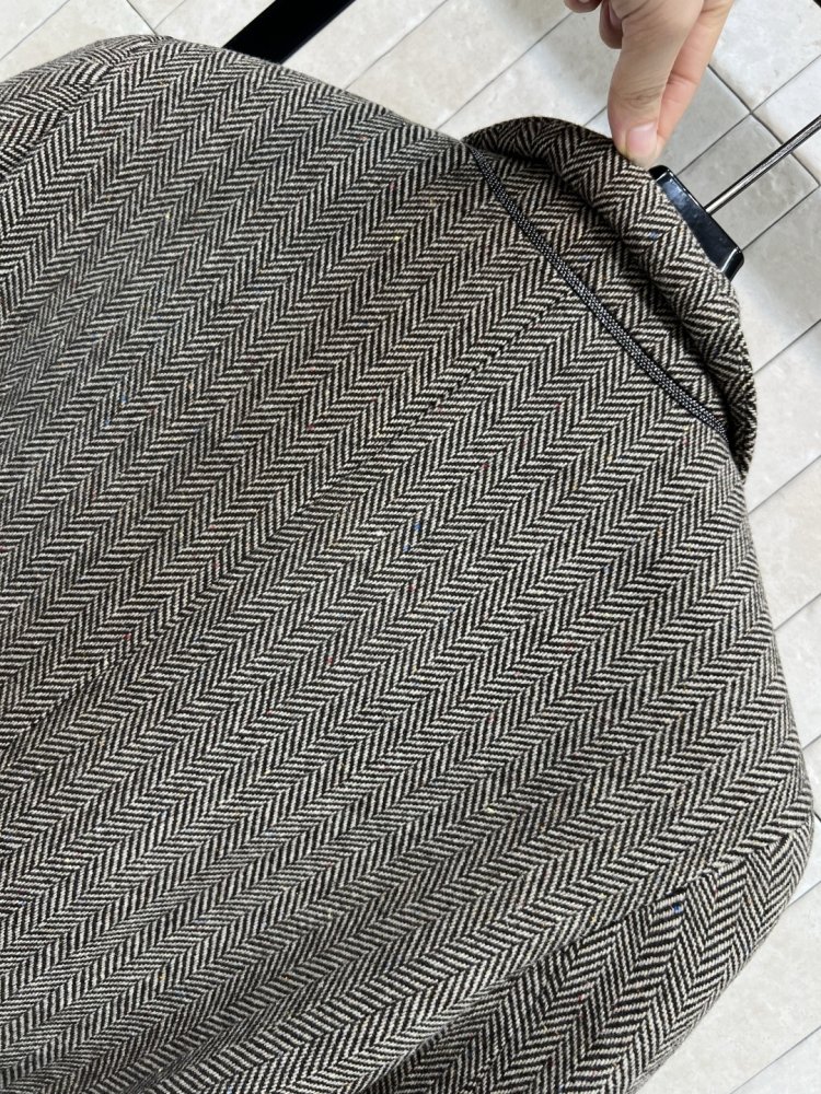 Шерстяной клетчатый блейзер с контрастными рукавами женский фото 8