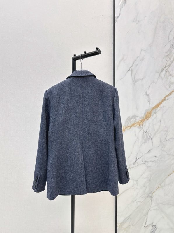 Woolen a jacket from brooch фото 9