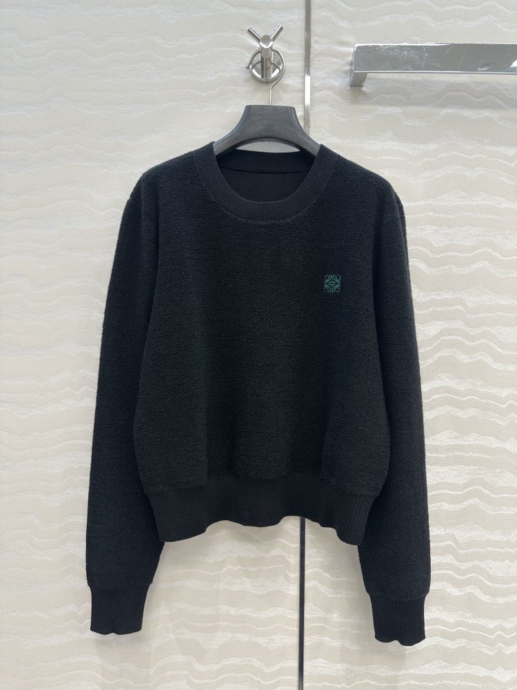 Woolen pullover from round Neck