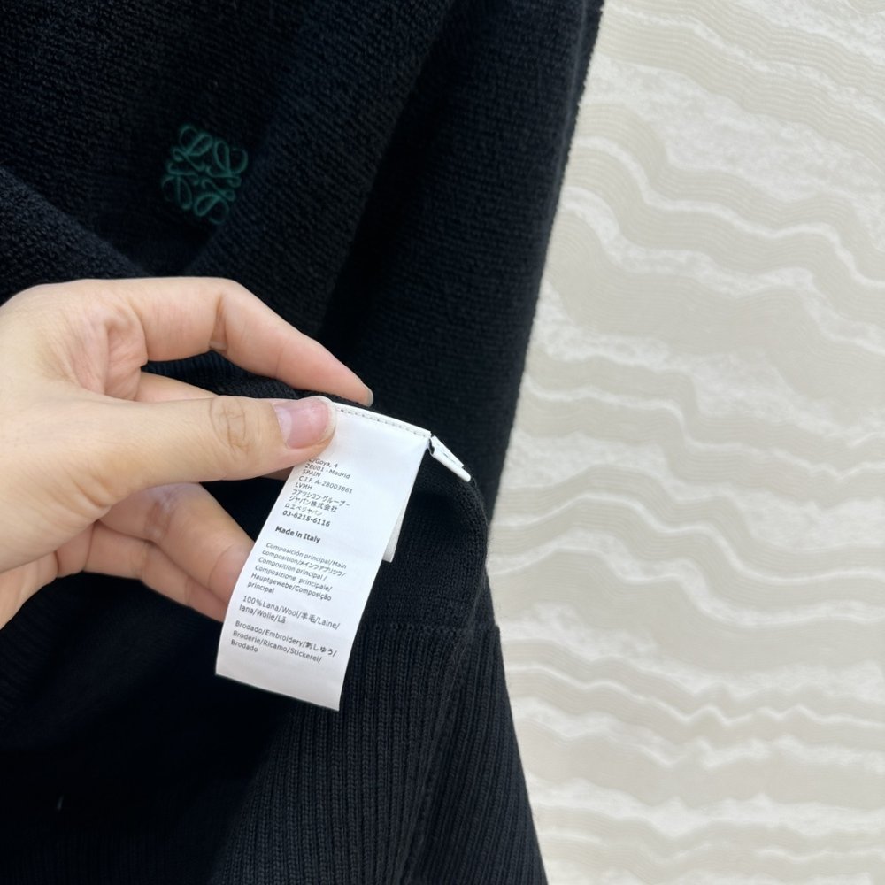 Woolen pullover from round Neck фото 8