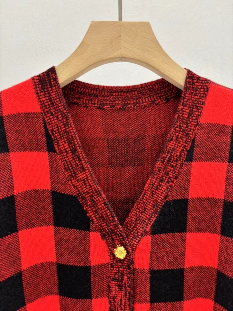 Woolen knitted cardigan at cell фото 2