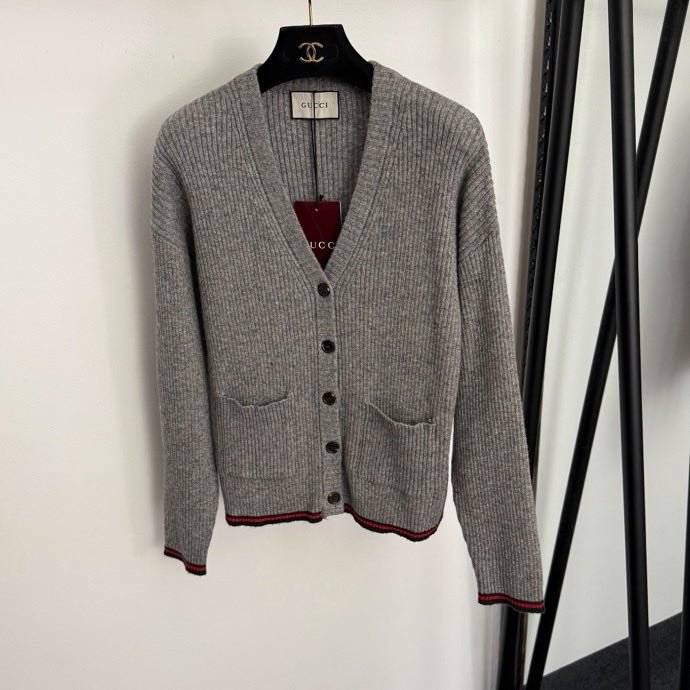 Вовняний в'язаний костюм фото 3