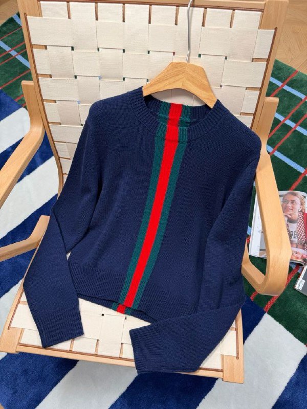 Шерстяной вязаный свитер