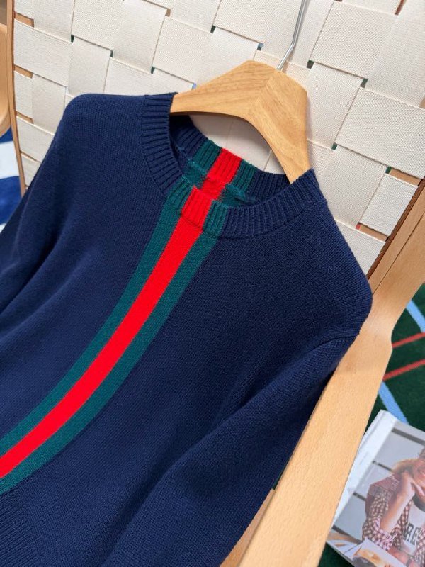 Шерстяной вязаный свитер фото 2