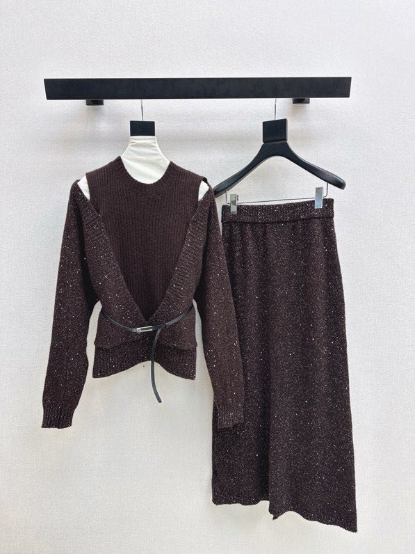 Woolen female costume