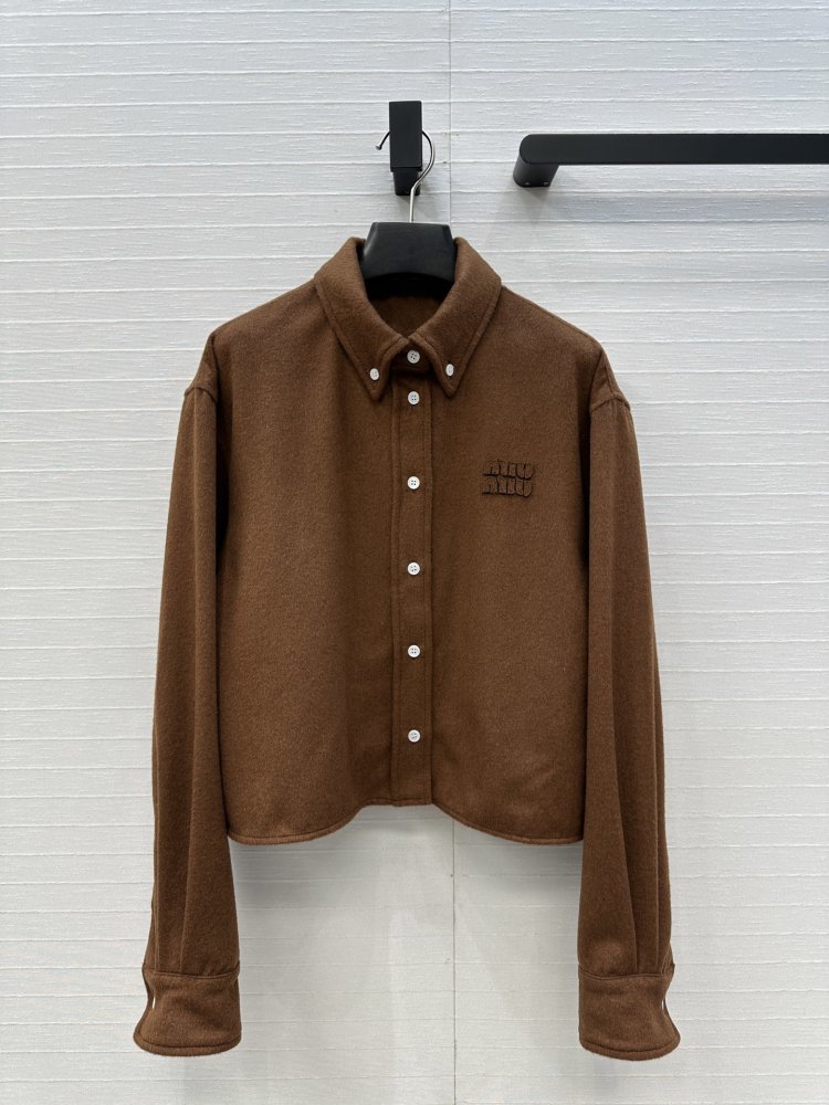 Шерстяной женский костюм фото 2