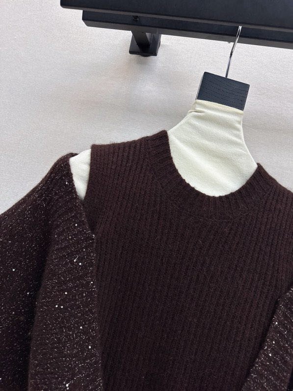 Woolen female costume фото 2