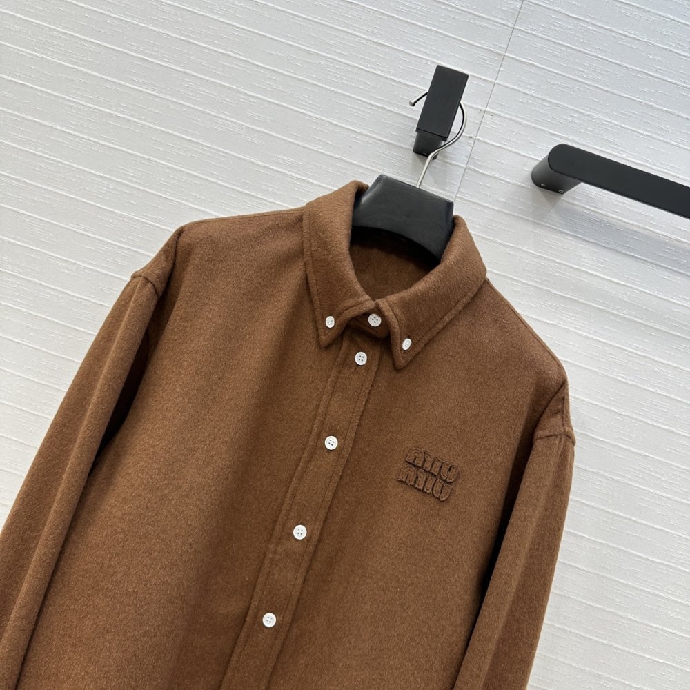 Шерстяной женский костюм фото 3